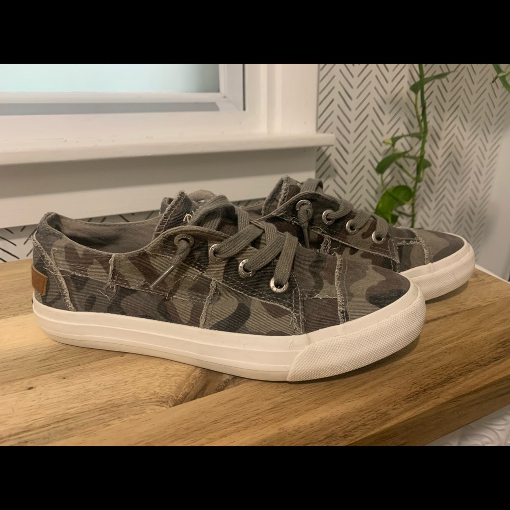 Blowfish womens size 8 camo